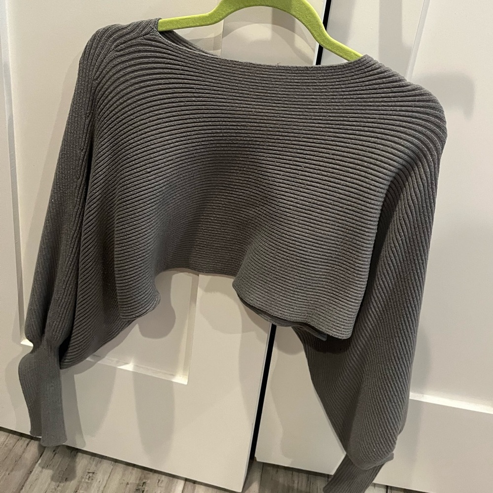 Green cropped bell sleeve sweater